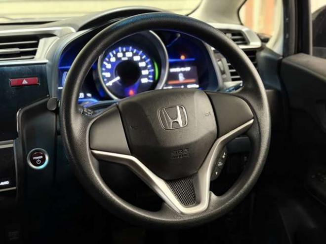 フィット1.5 ハイブリッド Fパッケージ 4WD　防錆塗装4WDエンスタCD 1500