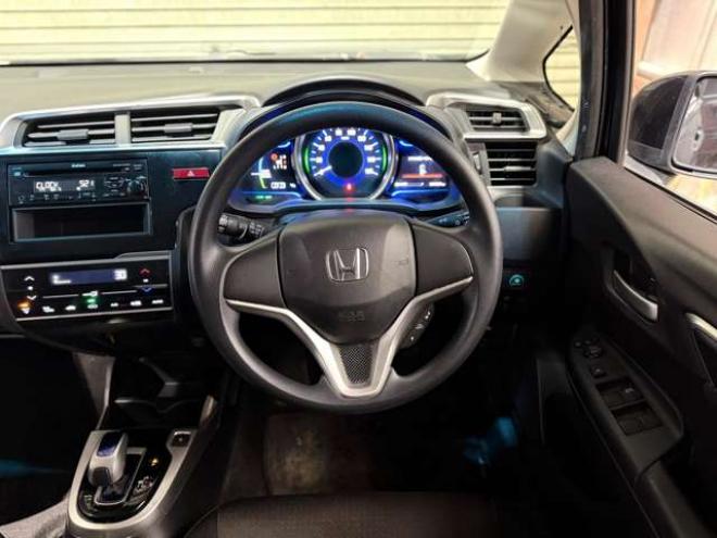 フィット1.5 ハイブリッド Fパッケージ 4WD　防錆塗装4WDエンスタCD 1500