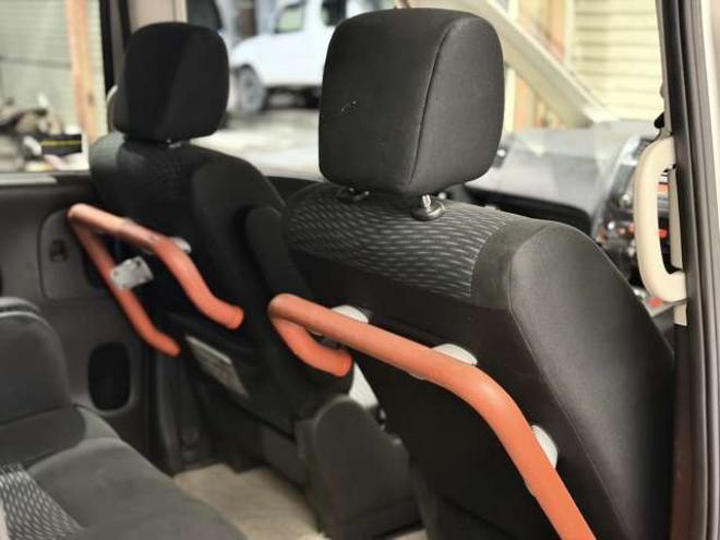 セレナ2.0 20S アンシャンテ 送迎タイプ オートステップ仕様 4WD　防錆塗装4WDスマキーCD 2000