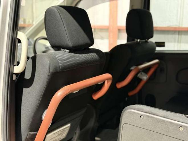 セレナ2.0 20S アンシャンテ 送迎タイプ オートステップ仕様 4WD　防錆塗装4WDスマキーCD 2000