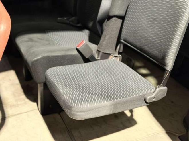 セレナ2.0 20S アンシャンテ 送迎タイプ オートステップ仕様 4WD　防錆塗装4WDスマキーCD 2000