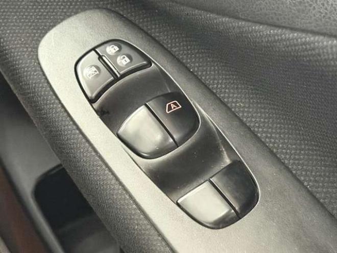 セレナ2.0 20S アンシャンテ 送迎タイプ オートステップ仕様 4WD　防錆塗装4WDスマキーCD 2000