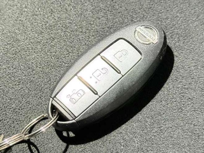 セレナ2.0 20S アンシャンテ 送迎タイプ オートステップ仕様 4WD　防錆塗装4WDスマキーCD 2000