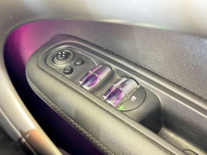 ミニクロスオーバー クーパー D オール4 4WD　防錆塗装4WDディーゼルキーレスETC 正規輸入車 2000