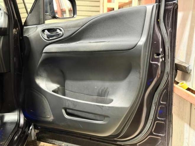 セレナ2.0 ハイウェイスター 4WD　防錆塗装4WDTVナビBカメETC 2000