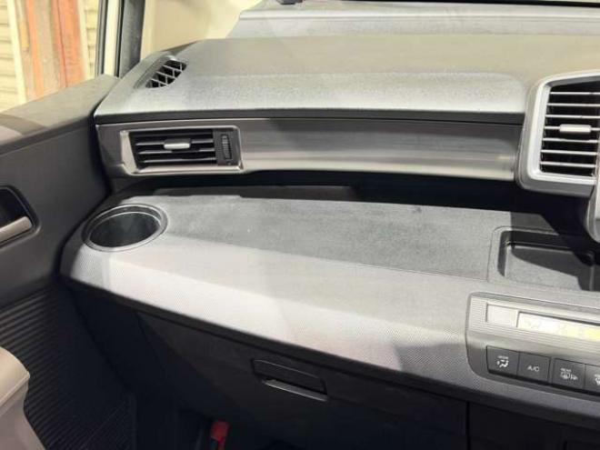 フリード1.5 G エアロ Lパッケージ 4WD　防錆塗装4WDキーレスTVナビETC 1500