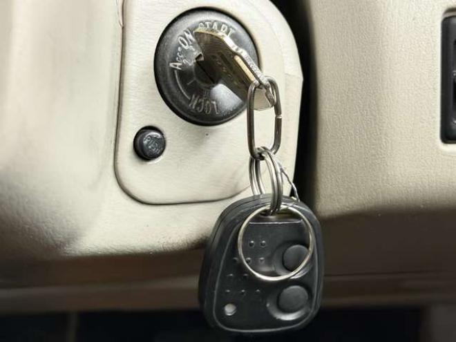 ラシーン1.5 タイプF 4WD　防錆塗装4WDキーレスCD 1500