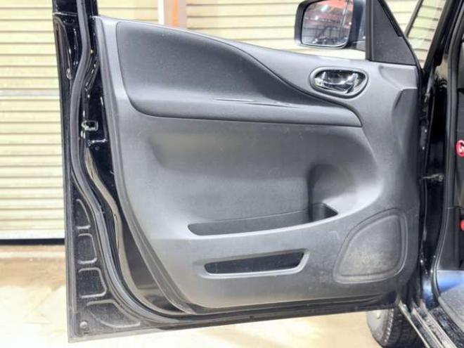 セレナ2.0 20X 4WD　防錆塗装4WDTVナビBカメETC後席モニタ 2000