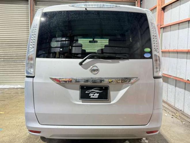 セレナ2.0 20S 4WD　防錆塗装4WDキーレスCDETC夏冬タイヤ 2000