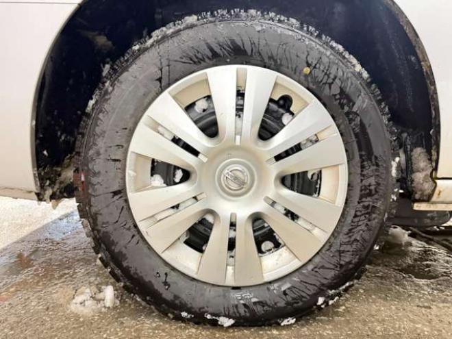 セレナ2.0 20S 4WD　防錆塗装4WDキーレスCDETC夏冬タイヤ 2000