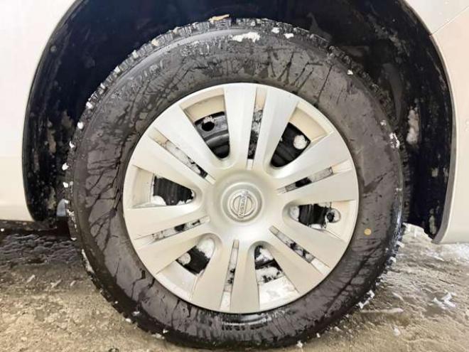 セレナ2.0 20S 4WD　防錆塗装4WDキーレスCDETC夏冬タイヤ 2000