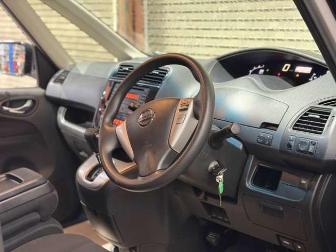 セレナ2.0 20S 4WD　防錆塗装4WDキーレスCDETC夏冬タイヤ 2000