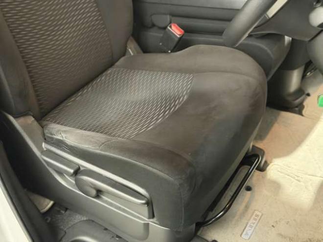 セレナ2.0 20S 4WD　防錆塗装4WDキーレスCDETC夏冬タイヤ 2000