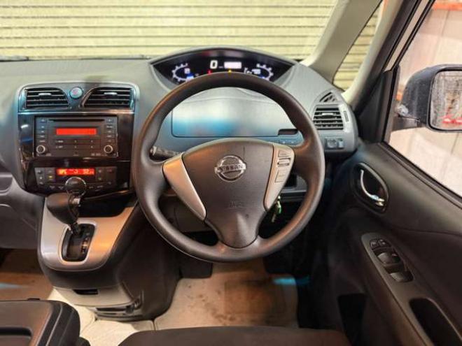 セレナ2.0 20S 4WD　防錆塗装4WDキーレスCDETC夏冬タイヤ 2000