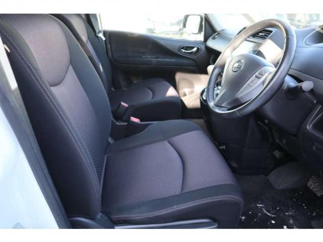 セレナ2.0 ハイウェイスター Vセレクション 4WD　8.9万キロ・両側パワースライドドア・エンジンスターター・ナビ・TV・バックカメラ・インテリキー 2000