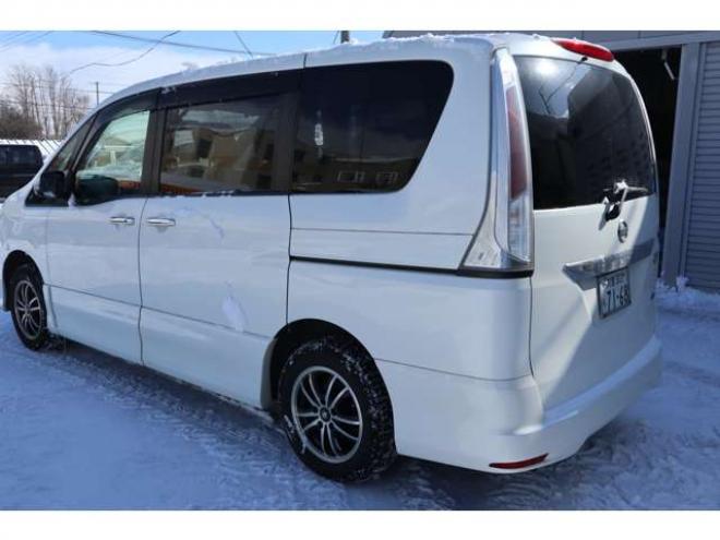 セレナ2.0 ハイウェイスター Vセレクション 4WD　8.9万キロ・両側パワースライドドア・エンジンスターター・ナビ・TV・バックカメラ・インテリキー 2000