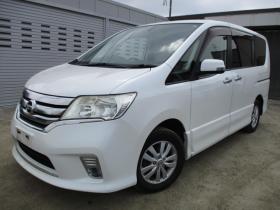 セレナ　2.0 ハイウェイスター 4WD　両側パワースライドドア・ナビ・TV・バックカメラ・スマートキー 2000