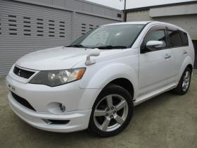 アウトランダー　2.4 ローデスト 24G 4WD　サンルーフ・ナビ・TV・バックカメラ・スマートキー 2400