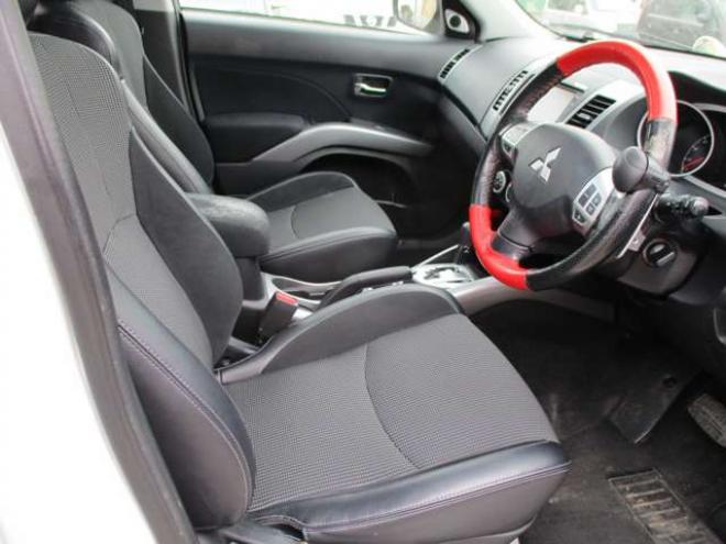 アウトランダー2.4 ローデスト 24G 4WD　サンルーフ・ナビ・TV・バックカメラ・スマートキー 2400