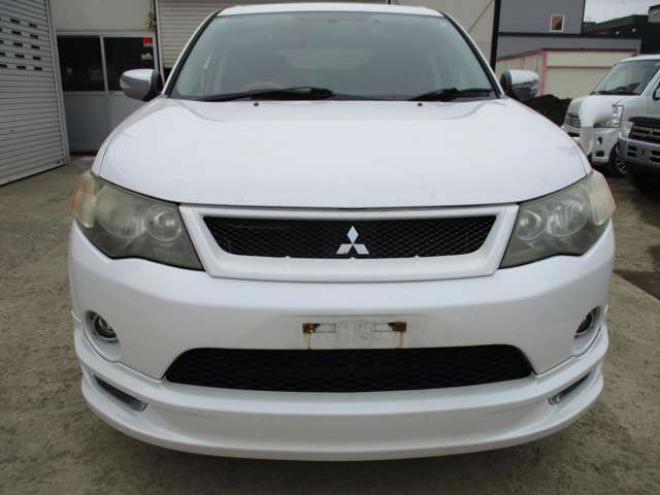 アウトランダー2.4 ローデスト 24G 4WD　サンルーフ・ナビ・TV・バックカメラ・スマートキー 2400