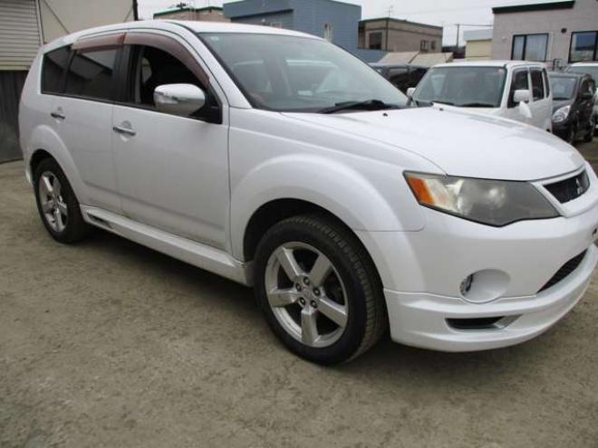 アウトランダー2.4 ローデスト 24G 4WD　サンルーフ・ナビ・TV・バックカメラ・スマートキー 2400