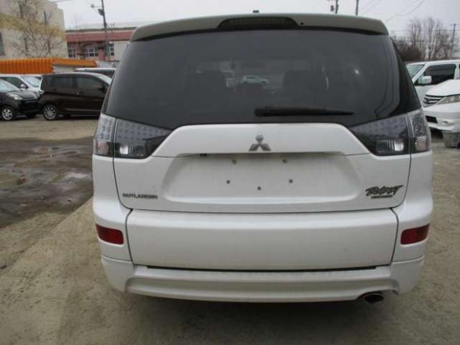 アウトランダー2.4 ローデスト 24G 4WD　サンルーフ・ナビ・TV・バックカメラ・スマートキー 2400