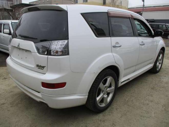 アウトランダー2.4 ローデスト 24G 4WD　サンルーフ・ナビ・TV・バックカメラ・スマートキー 2400