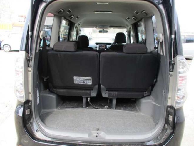 ヴォクシー2.0 ZS 4WD　ナビ・TV・両側パワースライドドア・スマートキー 2000