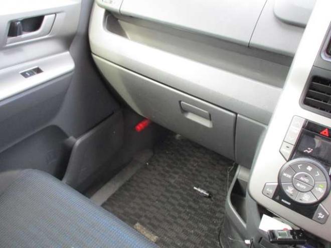 ヴォクシー2.0 ZS 4WD　ナビ・TV・両側パワースライドドア・スマートキー 2000