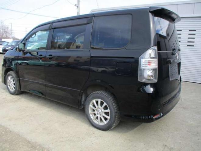 ヴォクシー2.0 ZS 4WD　ナビ・TV・両側パワースライドドア・スマートキー 2000