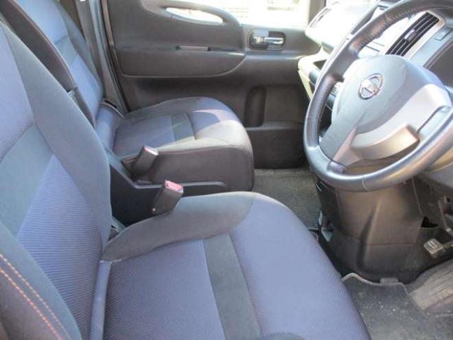 セレナ2.0 ハイウェイスター Vセレクション 4WD　両側パワースライドドア・スマートキー・タイミングチェーン 2000