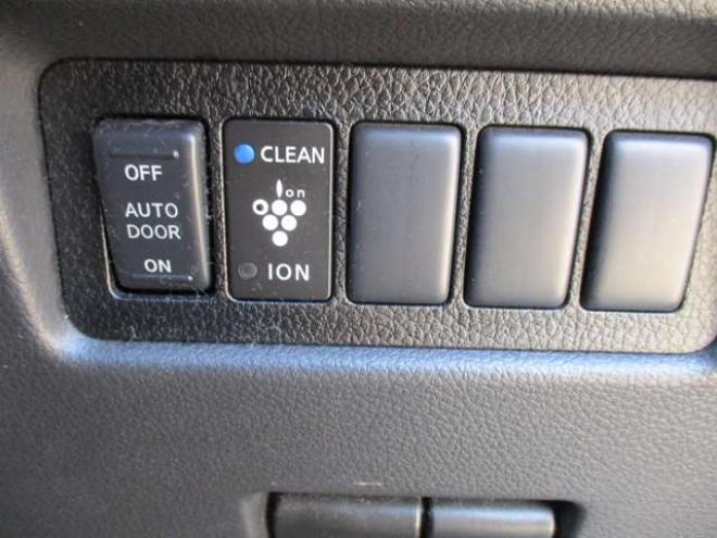 セレナ2.0 ハイウェイスター Vセレクション 4WD　両側パワースライドドア・スマートキー・タイミングチェーン 2000