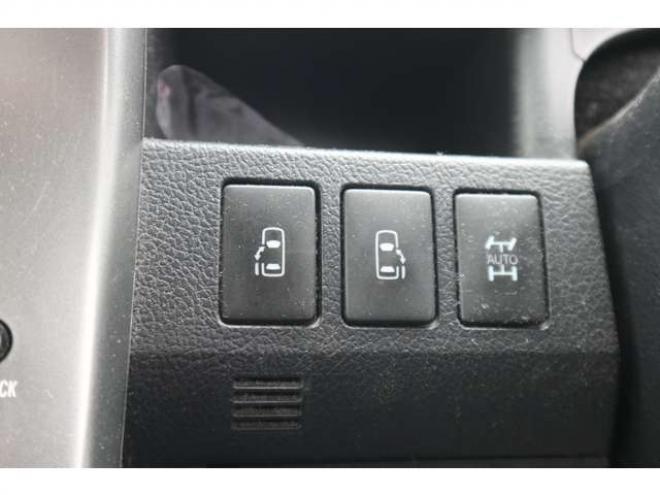 ヴォクシー2.0 ZS 煌II 4WD　スマートキー・ナビ・TV・バックカメラ・両側パワスラ・後期型 2000