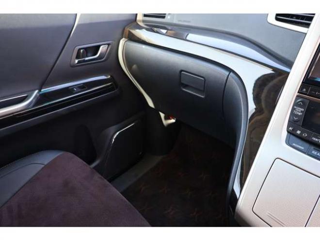 アルファード2.4 240S タイプゴールド 4WD　両側パワースライドドア・ナビ・TV・パワーバックドア・ハーフレザーシート 2400