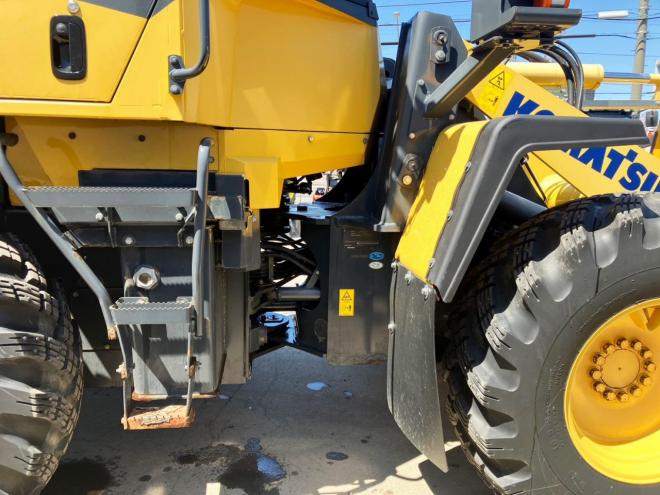 ホイールローダコマツ　中古　WA100-8Y　建機