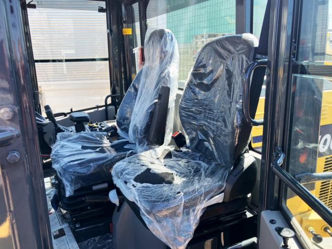 ホイールローダコマツ　中古　WA100-8Y　建機