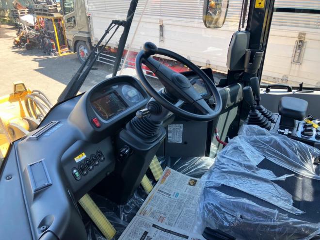 ホイールローダコマツ　中古　WA100-8Y　建機