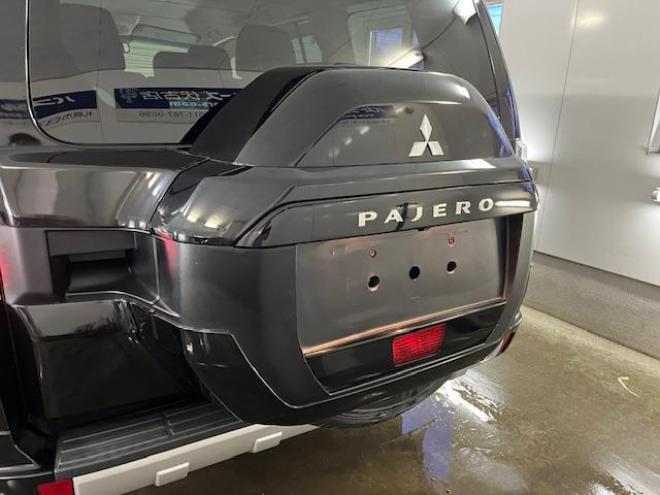 パジェロロング　スーパーエクシード　寒冷地仕様　ダブルバッテリー　禁煙車　ＷＥＤＳキーラー１７ＡＷ＋新品ＴＯＹＯホワイトレタータイヤ　社外１７ＡＷ＋スタッドレスタイヤ　新品ＪＡＯＳブラックマッドガード　純正ナビ　地デジ　Ｂｌｕｅｔｏｏｔｈ 4WD 3200 5Dr