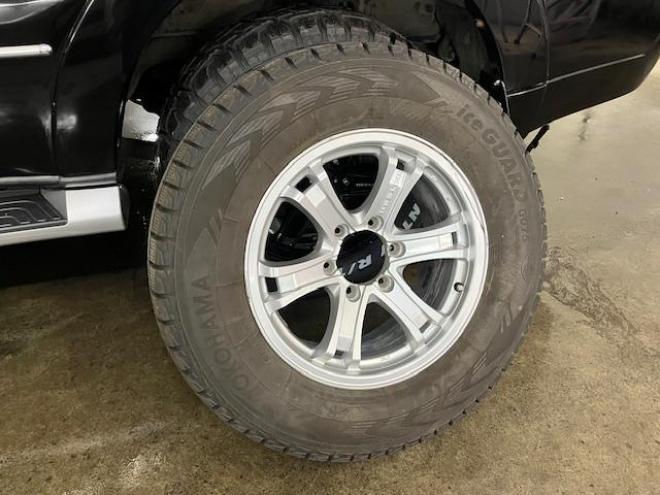 パジェロロング　スーパーエクシード　寒冷地仕様　ダブルバッテリー　禁煙車　ＷＥＤＳキーラー１７ＡＷ＋新品ＴＯＹＯホワイトレタータイヤ　社外１７ＡＷ＋スタッドレスタイヤ　新品ＪＡＯＳブラックマッドガード　純正ナビ　地デジ　Ｂｌｕｅｔｏｏｔｈ 4WD 3200 5Dr