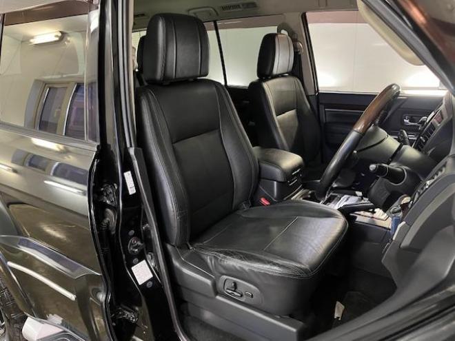 パジェロロング　スーパーエクシード　寒冷地仕様　ダブルバッテリー　禁煙車　ＷＥＤＳキーラー１７ＡＷ＋新品ＴＯＹＯホワイトレタータイヤ　社外１７ＡＷ＋スタッドレスタイヤ　新品ＪＡＯＳブラックマッドガード　純正ナビ　地デジ　Ｂｌｕｅｔｏｏｔｈ 4WD 3200 5Dr