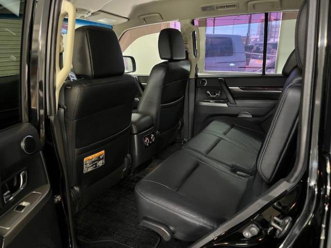 パジェロロング　スーパーエクシード　寒冷地仕様　ダブルバッテリー　禁煙車　ＷＥＤＳキーラー１７ＡＷ＋新品ＴＯＹＯホワイトレタータイヤ　社外１７ＡＷ＋スタッドレスタイヤ　新品ＪＡＯＳブラックマッドガード　純正ナビ　地デジ　Ｂｌｕｅｔｏｏｔｈ 4WD 3200 5Dr