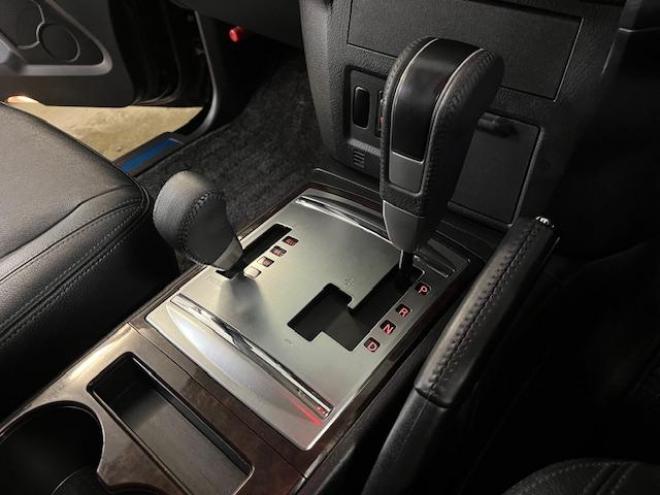 パジェロロング　スーパーエクシード　寒冷地仕様　ダブルバッテリー　禁煙車　ＷＥＤＳキーラー１７ＡＷ＋新品ＴＯＹＯホワイトレタータイヤ　社外１７ＡＷ＋スタッドレスタイヤ　新品ＪＡＯＳブラックマッドガード　純正ナビ　地デジ　Ｂｌｕｅｔｏｏｔｈ 4WD 3200 5Dr