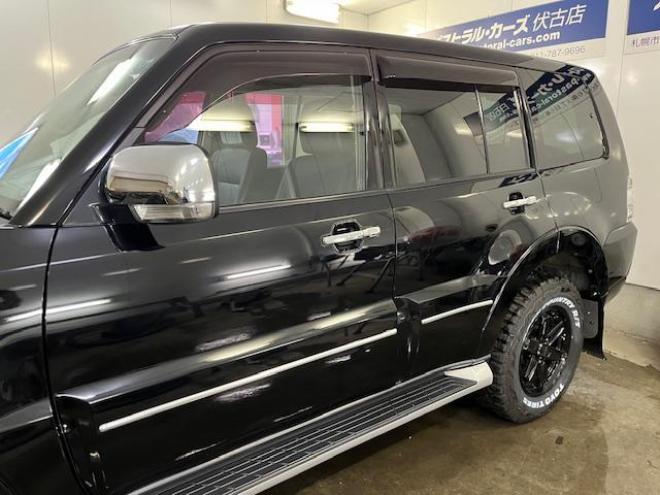 パジェロロング　スーパーエクシード　寒冷地仕様　ダブルバッテリー　禁煙車　ＷＥＤＳキーラー１７ＡＷ＋新品ＴＯＹＯホワイトレタータイヤ　社外１７ＡＷ＋スタッドレスタイヤ　新品ＪＡＯＳブラックマッドガード　純正ナビ　地デジ　Ｂｌｕｅｔｏｏｔｈ 4WD 3200 5Dr