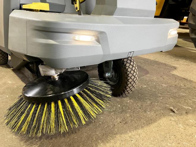 その他ケルヒャー　中古　搭乗式バキュームスイーパー　KM85/50RBP　作業機