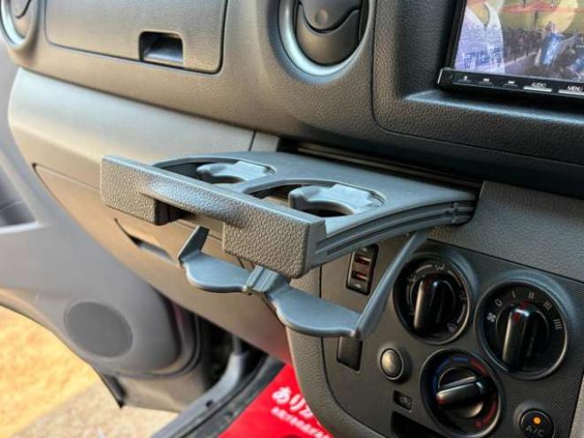 キャラバンNV350 2.5 クールバン DX ロングボディ ディーゼルターボ 4WD　エンジンスターター　革調シートカバー　ETC　社外ハンドル　社外テール　ベッドキット　パワステ　パワーウィンドウ　社外ナビ　社外アルミホイール　両側スライドドア 2500