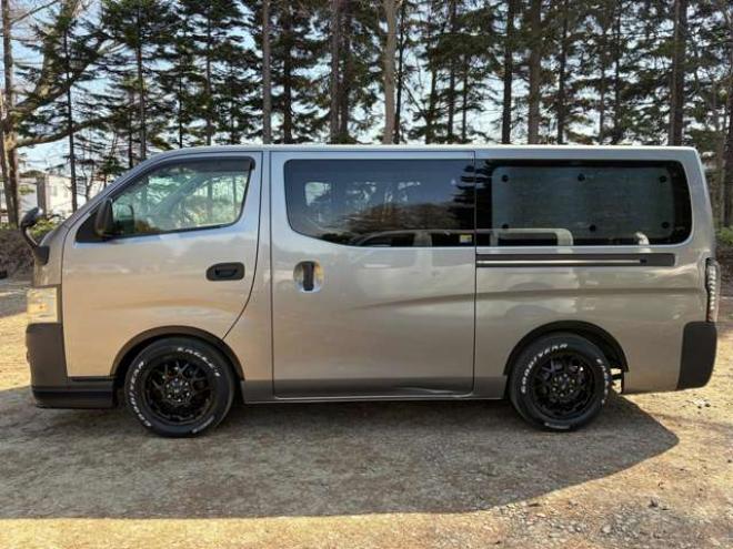 キャラバンNV350 2.5 クールバン DX ロングボディ ディーゼルターボ 4WD　エンジンスターター　革調シートカバー　ETC　社外ハンドル　社外テール　ベッドキット　パワステ　パワーウィンドウ　社外ナビ　社外アルミホイール　両側スライドドア 2500