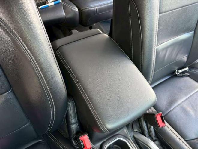 ラングラーアンリミテッド サハラ 3.6L 4WD　グラナイトグレー　エアコン　クルコン　パワステ　パワーウィンドウ　フロントカメラ　バックカメラ　キーレスエントリー　アルミホイール　ABS　横滑り防止装置　盗難防止装置　フルセグTV 正規輸入車 3600