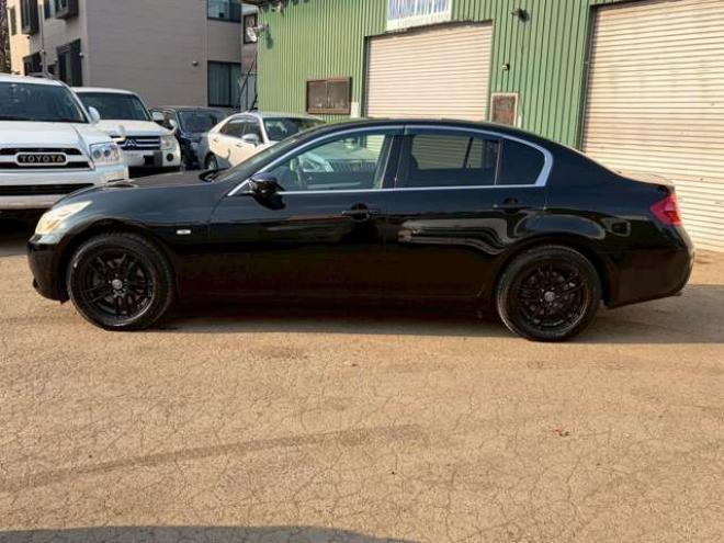 スカイライン2.5 250GT FOUR 4WD　ドライブレコーダー　ETC　パワステ　パワーウィンドウ　ナビ　電動シート　寒冷地仕様　アルミホイール　エアコン　盗難防止装置　キーレスエントリー　ABS　横滑り防止装置 2500