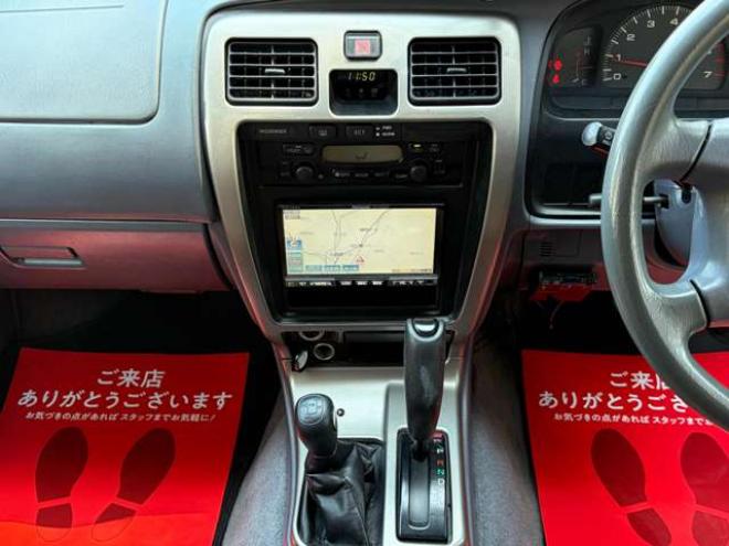 ハイラックスサーフ2.7 SSR-X Vセレクション 4WD　社外ナビ　バックカメラ　リフトアップ　社外アルミホイール　エアコン　ETC　ドライブレコーダー　パワステ　パワーウィンドウ　ABS　キーレスエントリー　ルーフレール 2700