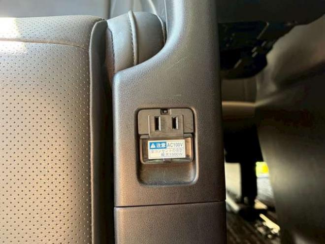 ヴェルファイアハイブリッド 2.5 ZR Gエディション E-Four 4WD　ドライブレコーダー　両側パワスラ　パワステ　パワーウィンドウ　TV　ナビ　バックカメラ　電動リアゲート　後席モニター　電動シート　シートヒーター　オットマン　クルーズコントロール　キーレスエントリー 2500